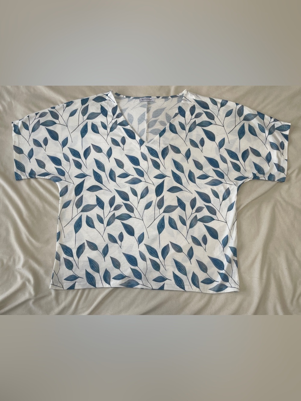 MISSLOOK White Top Sheet with Blue Leaf Print